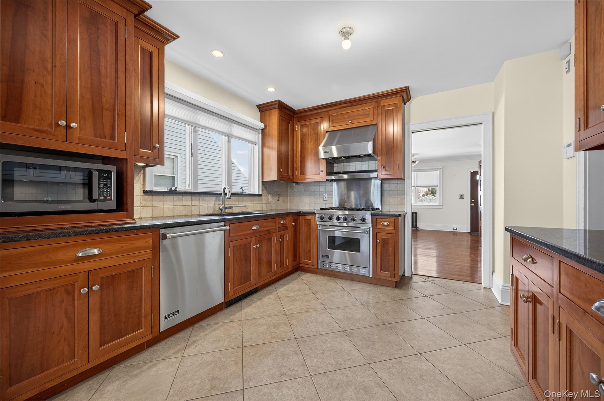 35 Birch Street, Locust Valley, NY 11560