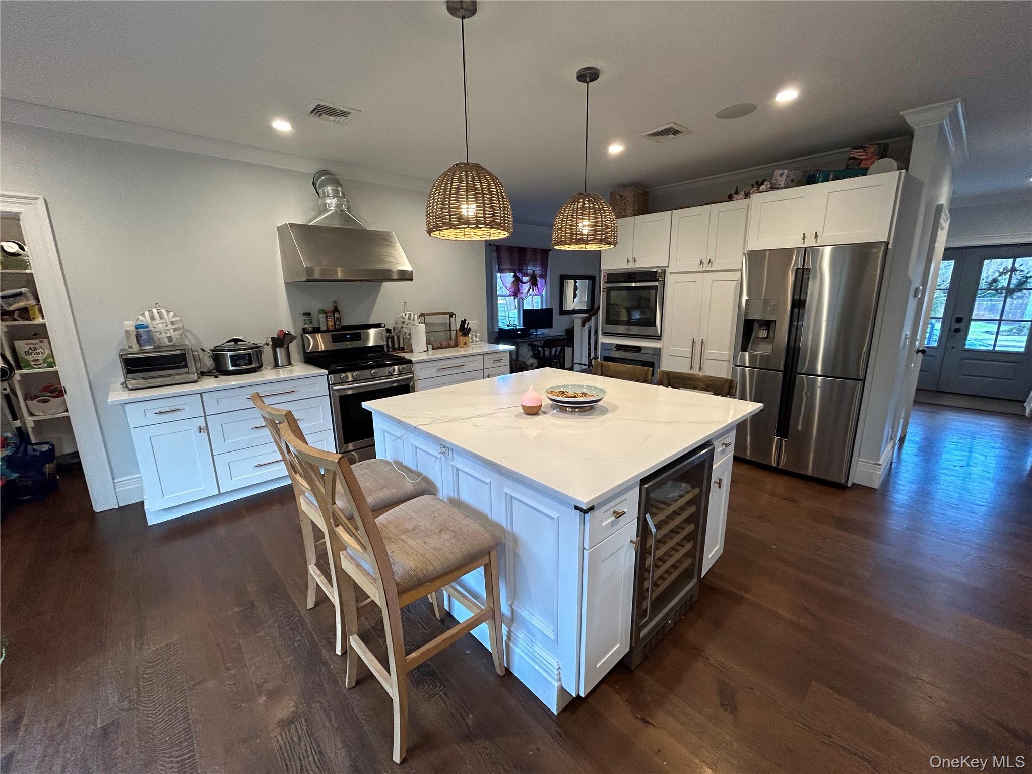 9 Floral Lane, Saint James, NY 11780