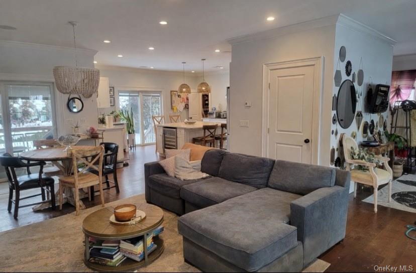 9 Floral Lane, Saint James, NY 11780