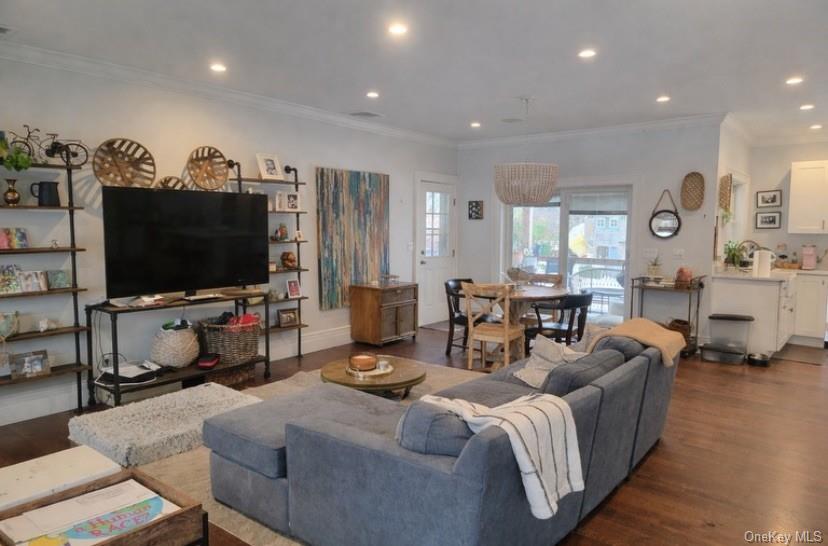 9 Floral Lane, Saint James, NY 11780