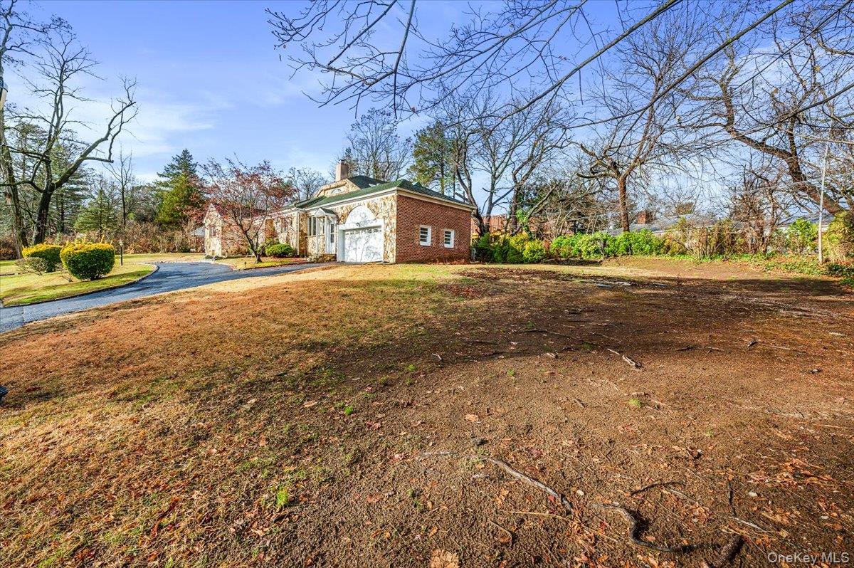 18 Locust Drive, Great Neck, NY 11021