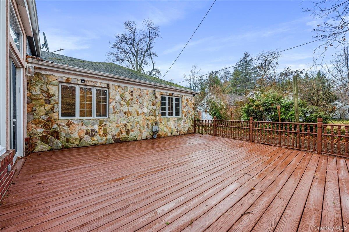 18 Locust Drive, Great Neck, NY 11021