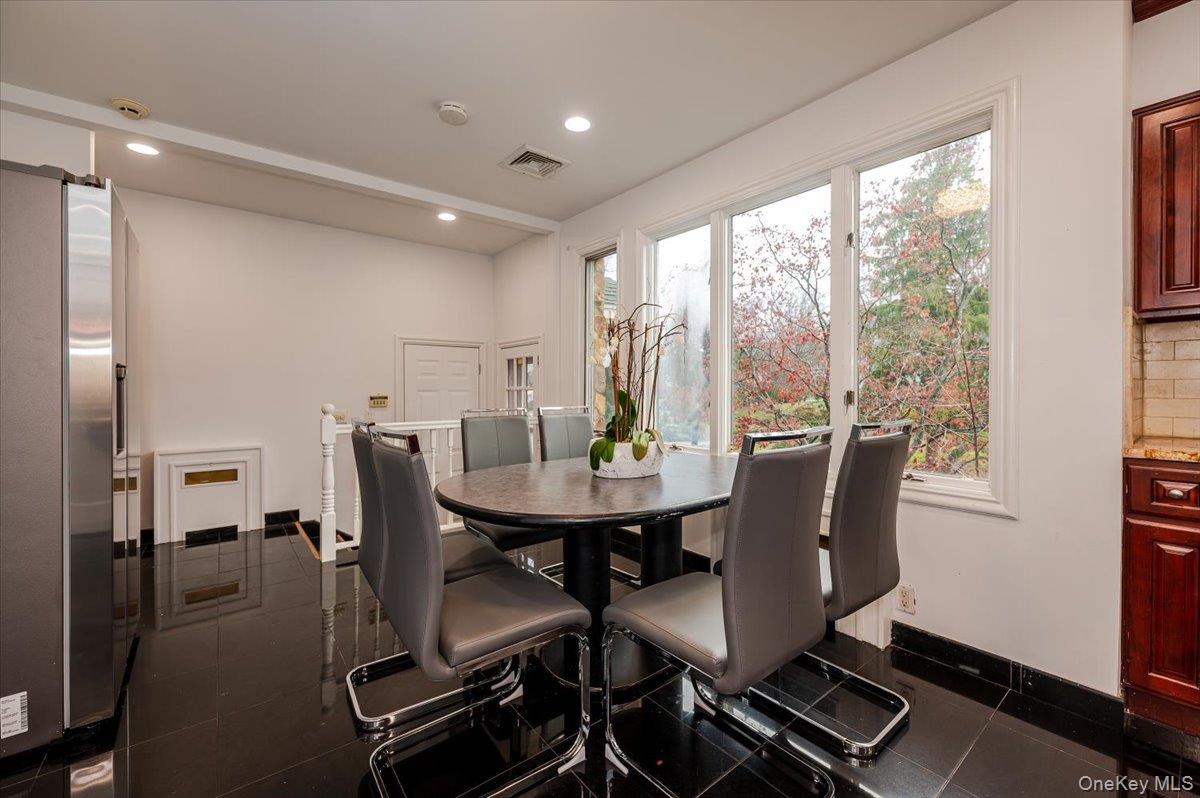 18 Locust Drive, Great Neck, NY 11021