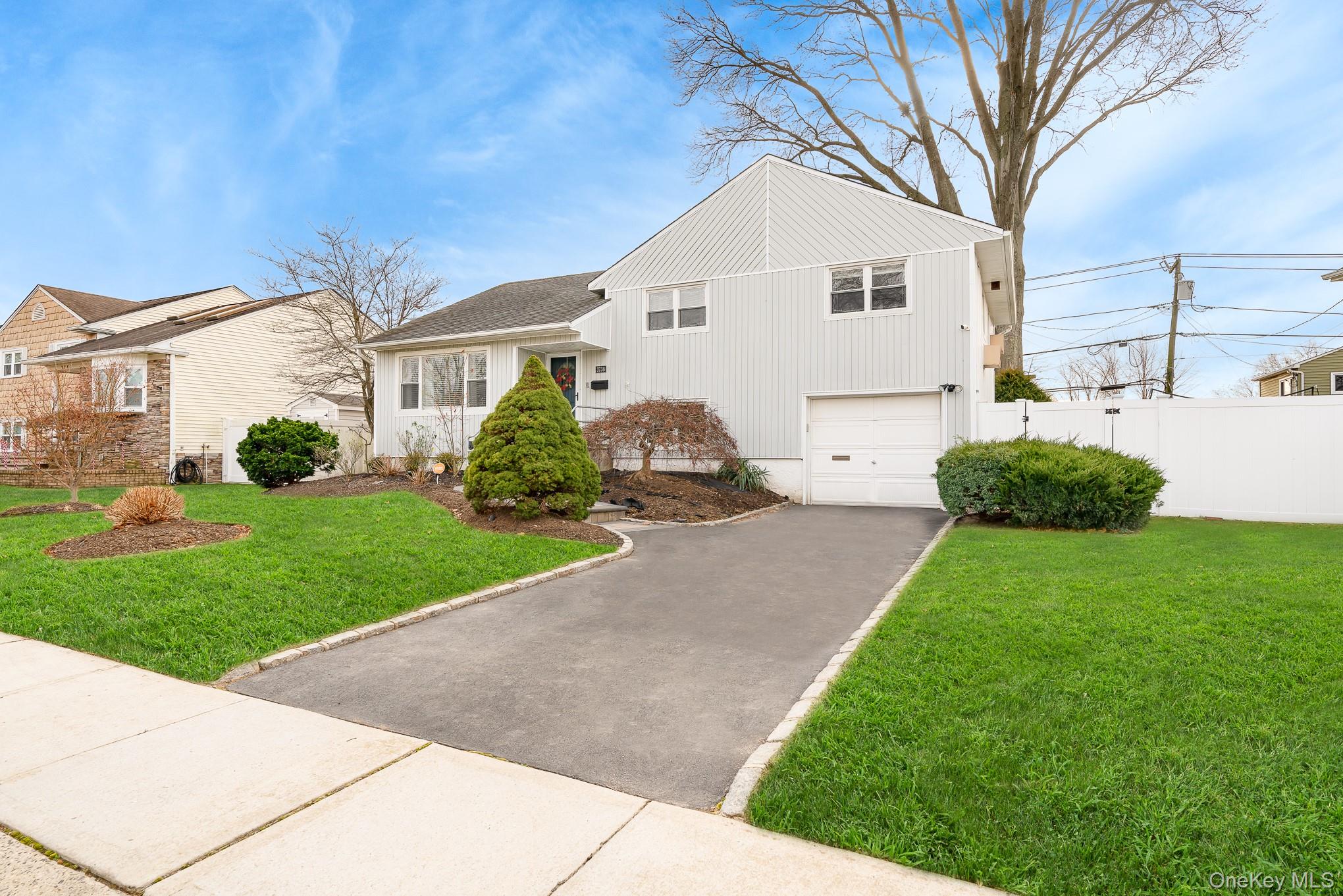 3738 Regent Lane, Wantagh, NY 11793