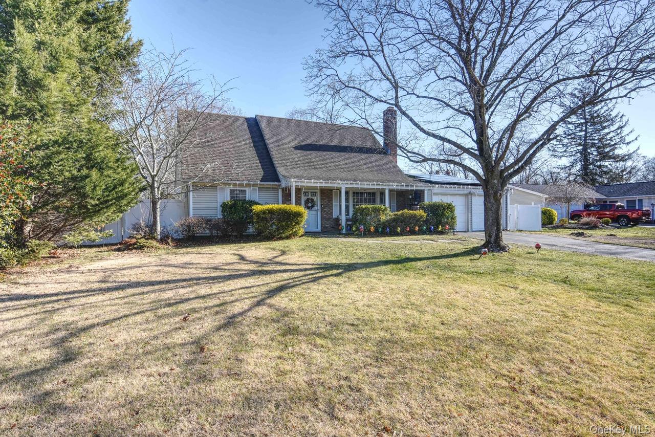 5 Wintergreen Drive, Coram, NY 11727