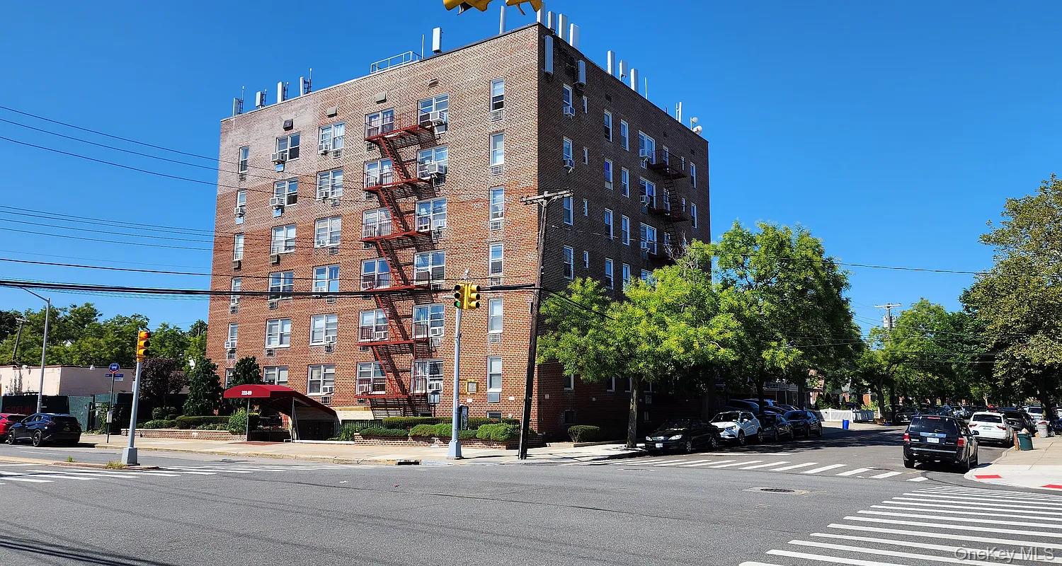 222-89 Braddock Avenue # 3-E, Bellerose, NY 11428