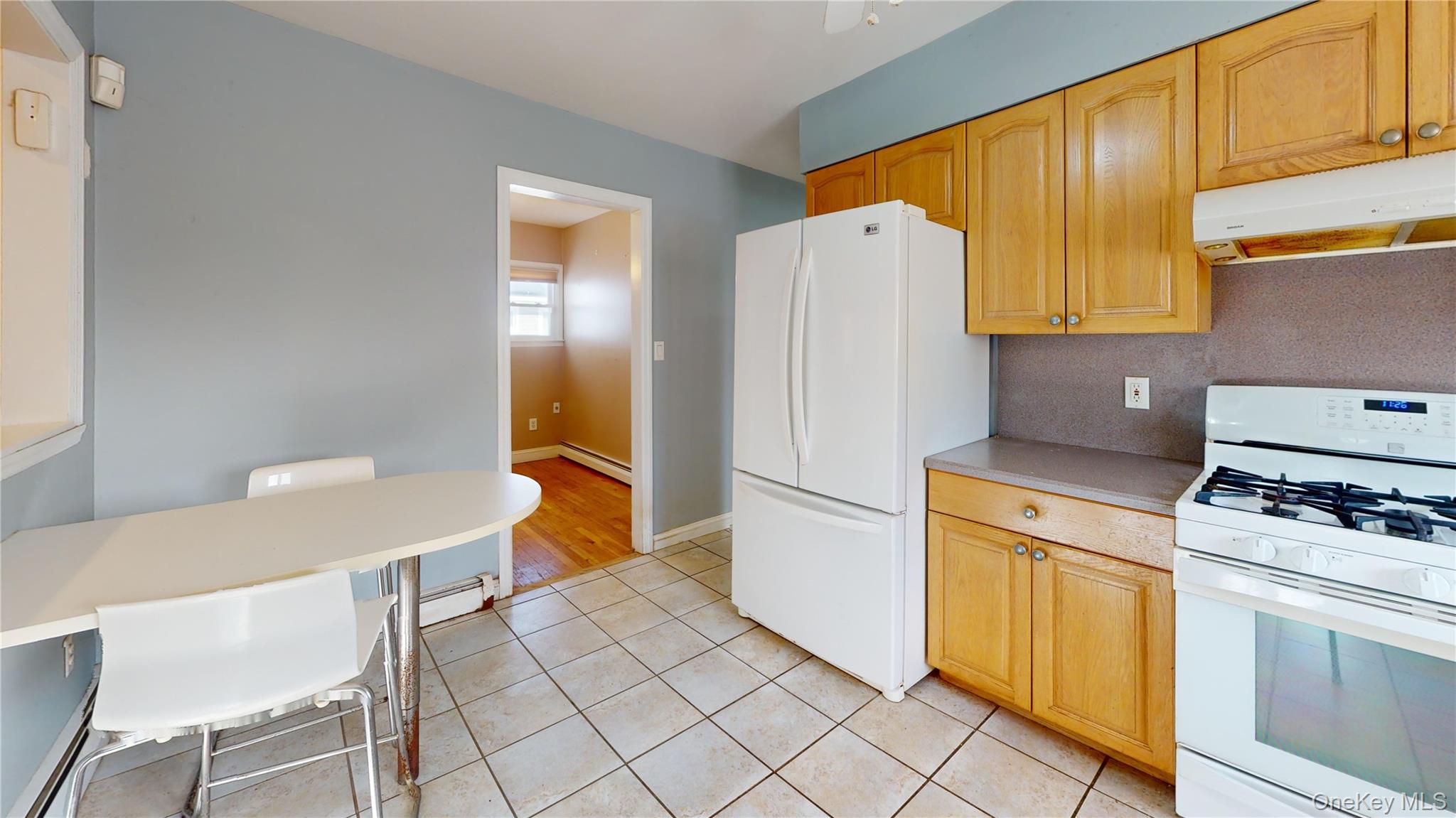 8 Pleasant Avenue, Farmingdale, NY 11735