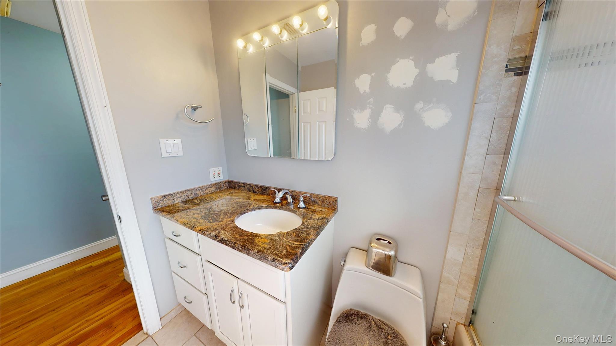 8 Pleasant Avenue, Farmingdale, NY 11735