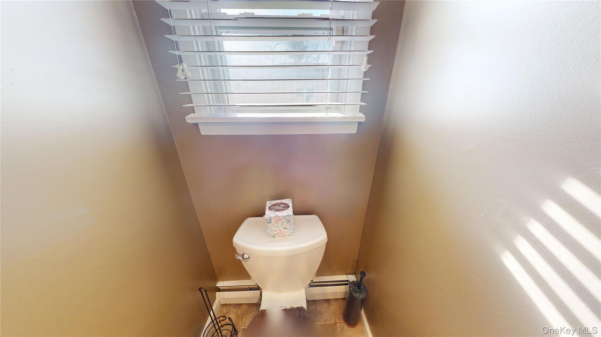 8 Pleasant Avenue, Farmingdale, NY 11735