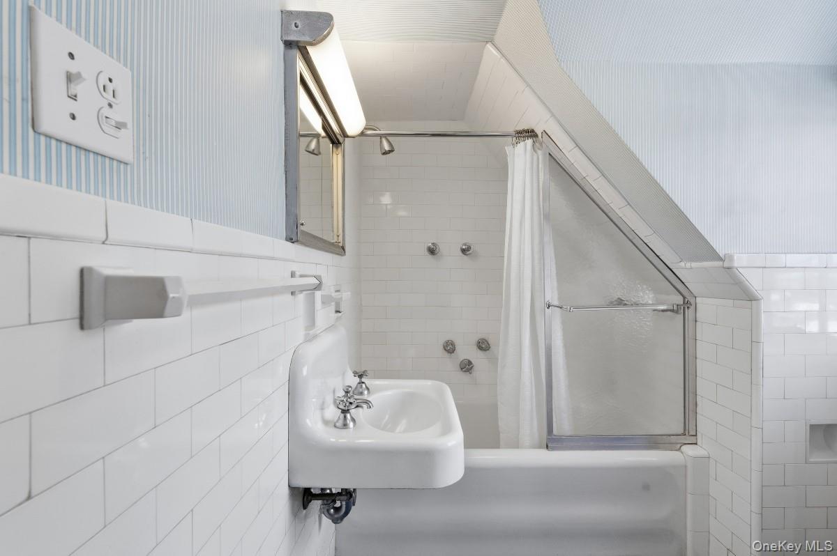 2 Springdale Road, Larchmont, NY 10538