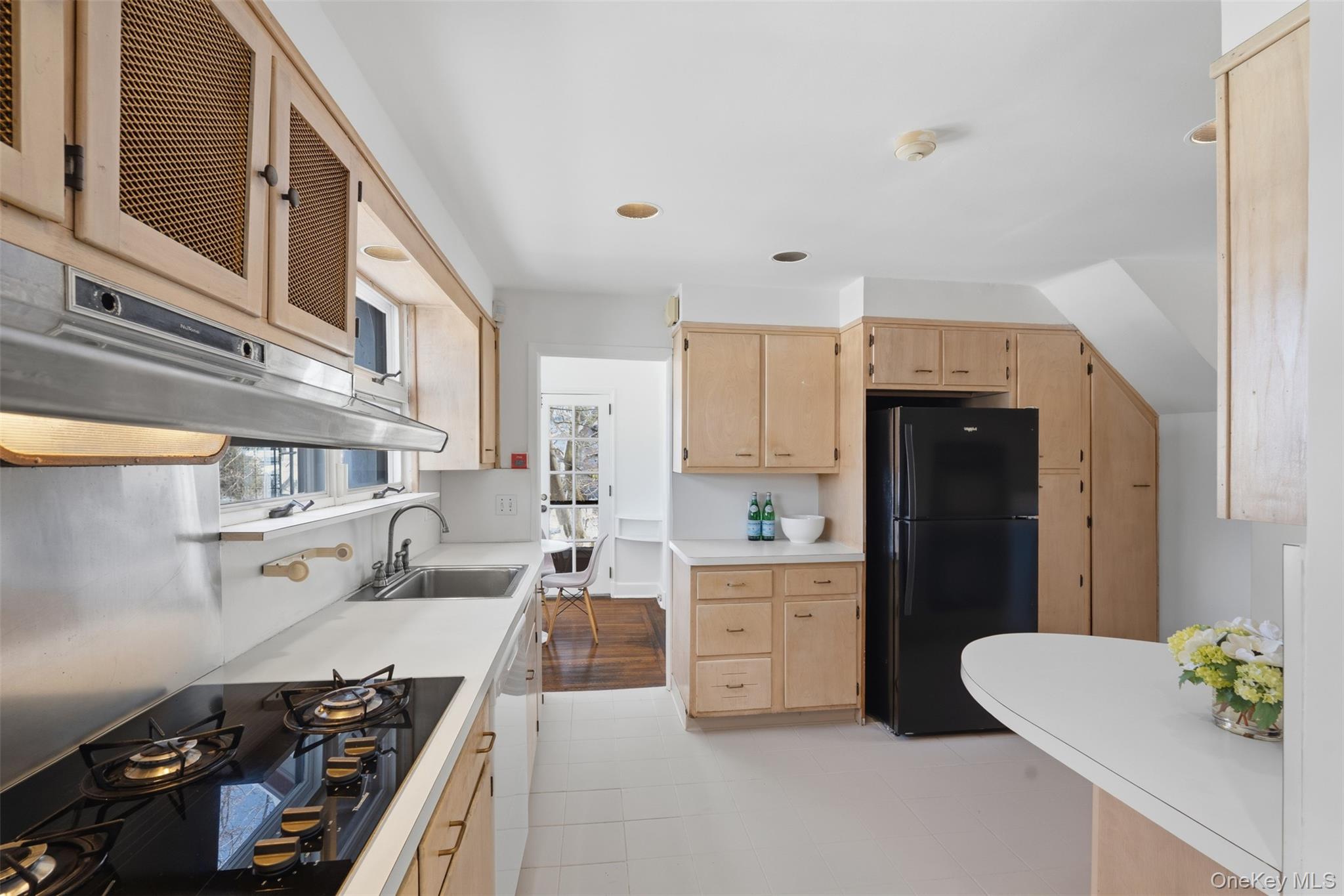 2 Springdale Road, Larchmont, NY 10538