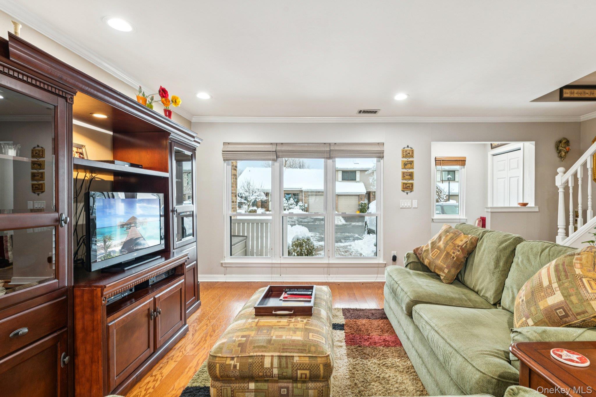 2 W Pond Court, Smithtown, NY 11787