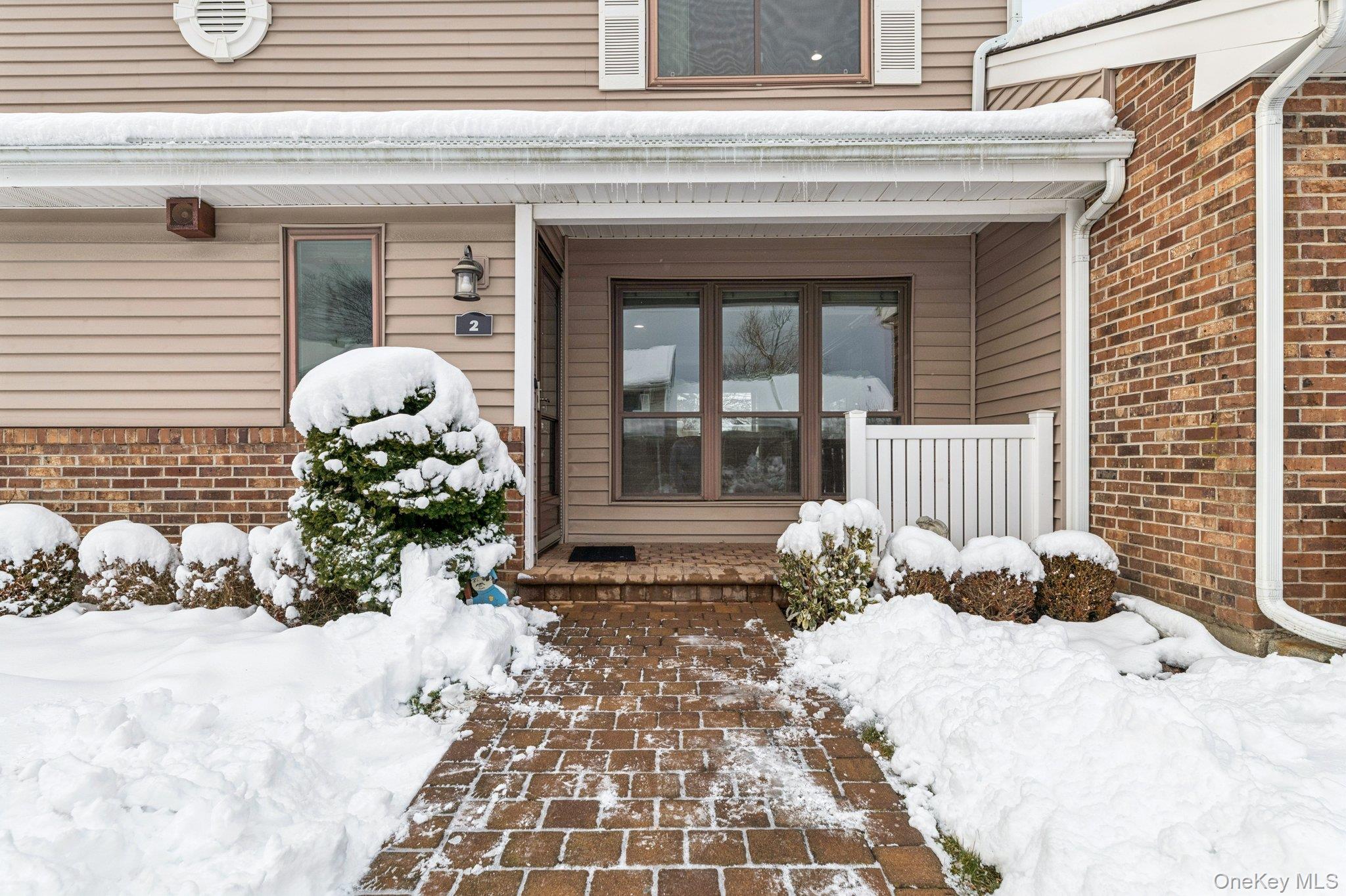 2 W Pond Court, Smithtown, NY 11787