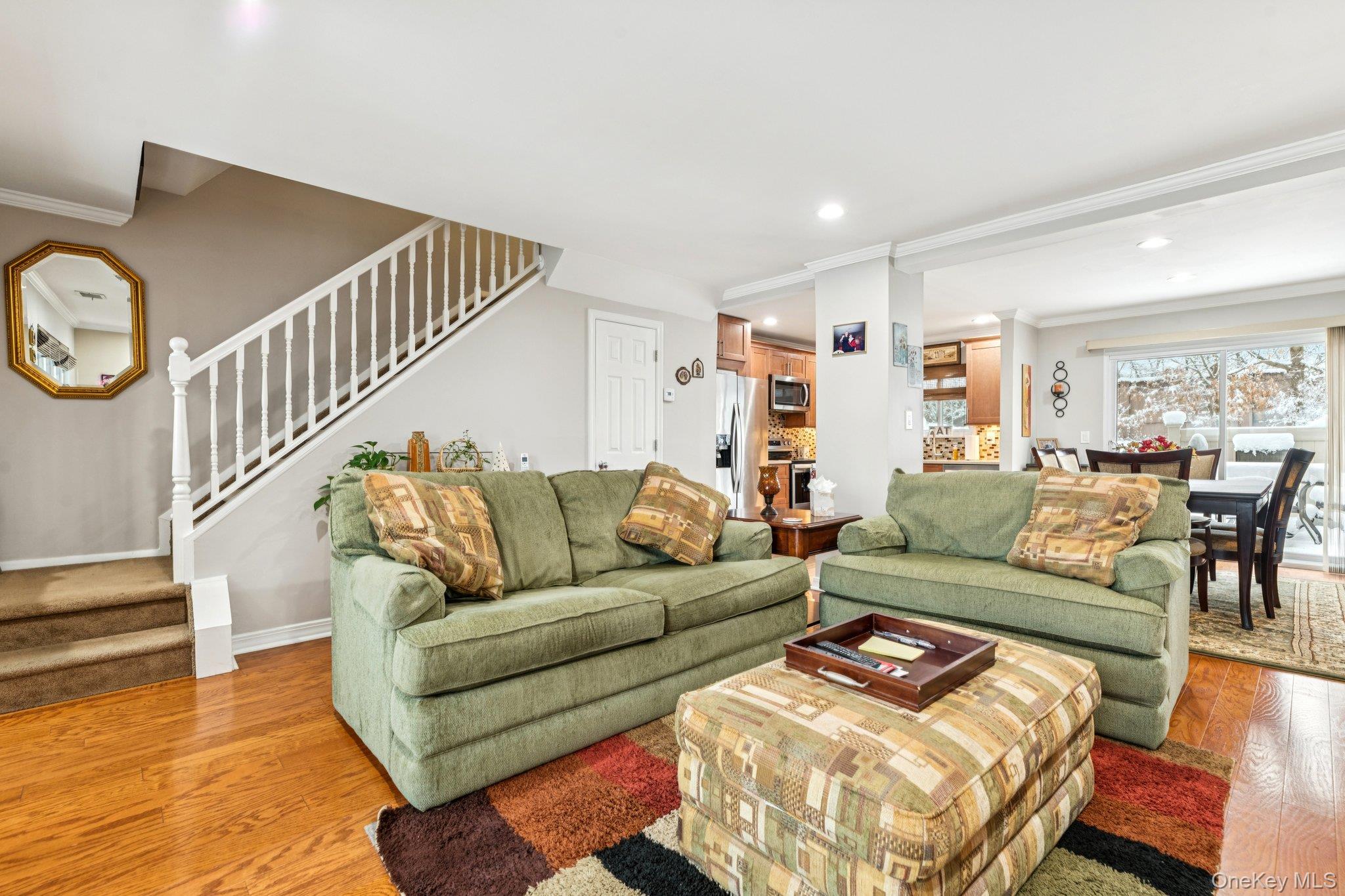 2 W Pond Court, Smithtown, NY 11787