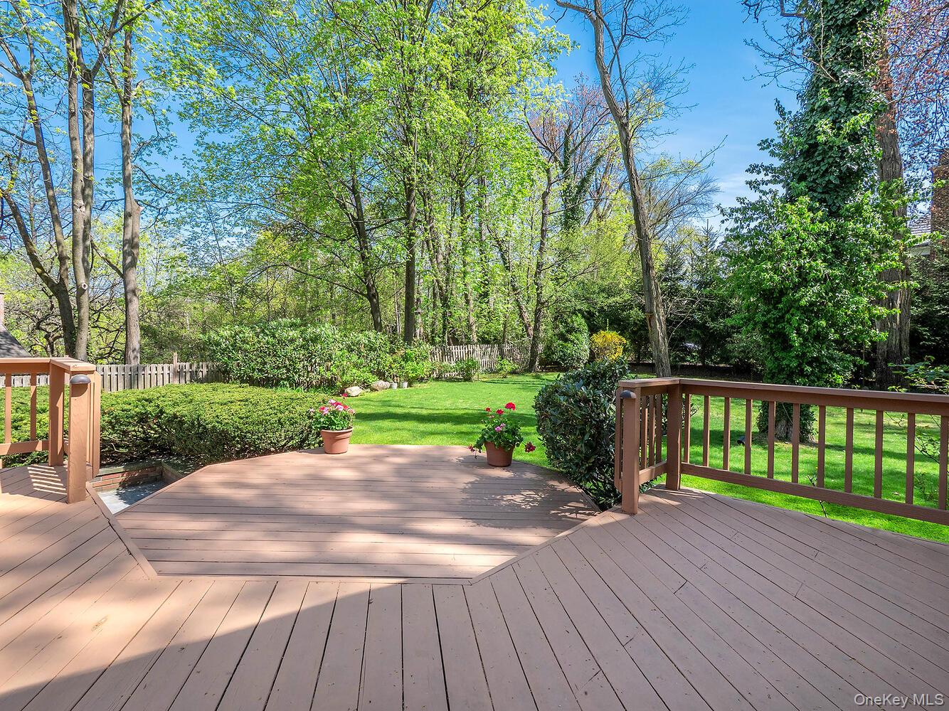 2 Stonytown Road, Manhasset, NY 11030