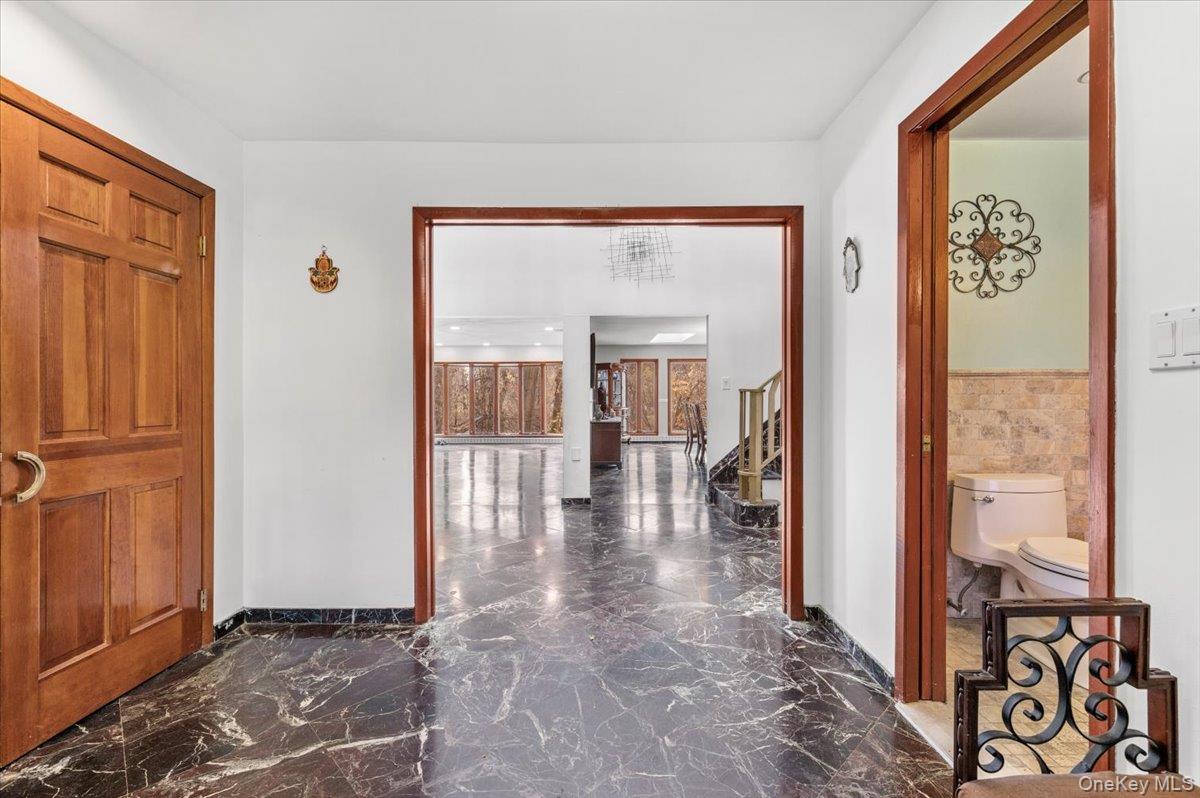 22 Lake Road, Great Neck, NY 11020