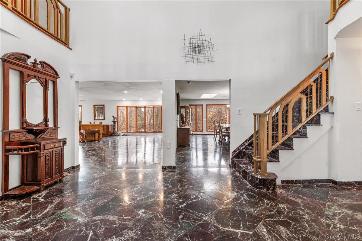 22 Lake Road, Great Neck, NY 11020