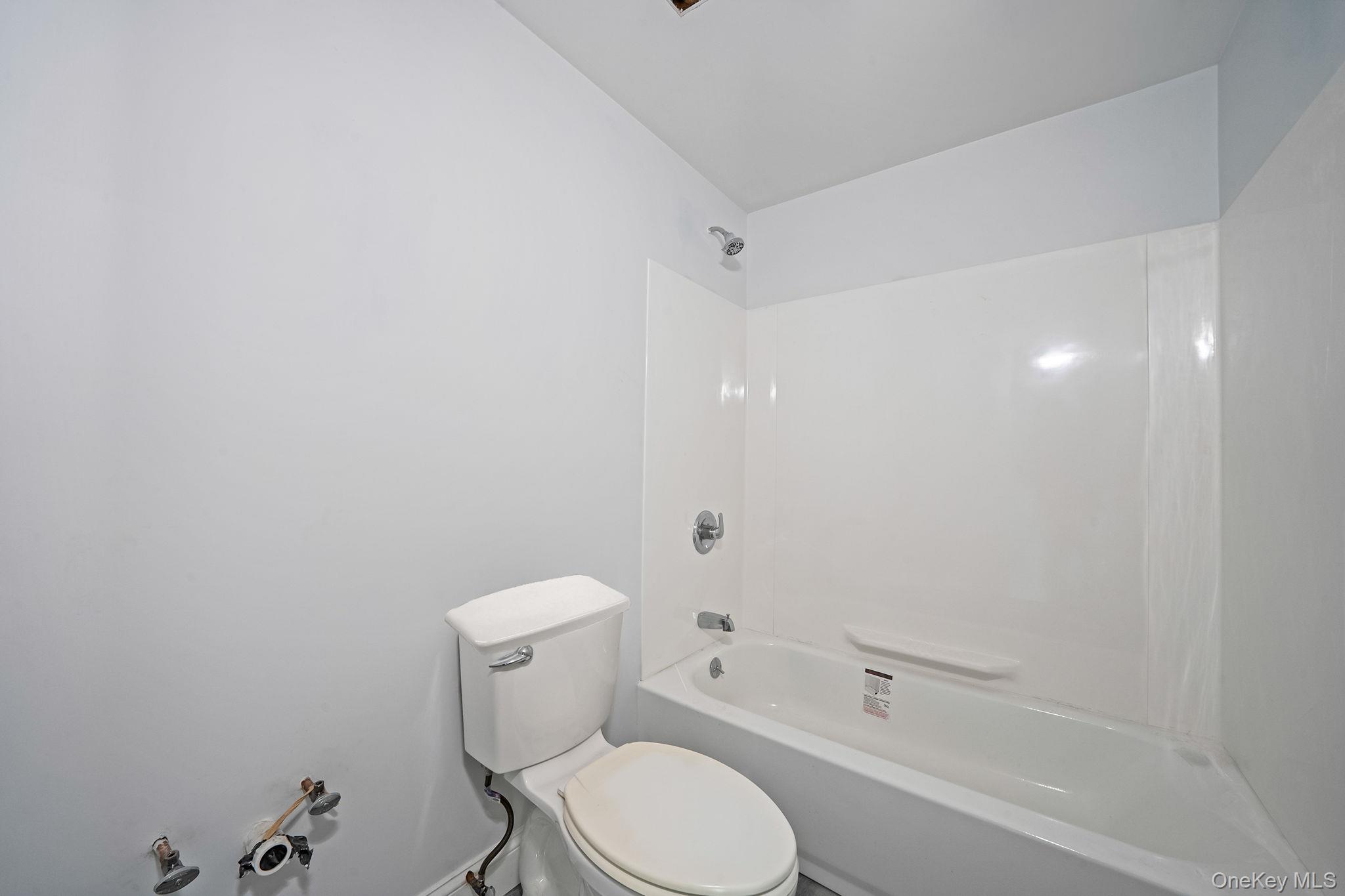 45 Redington Street, Bay Shore, NY 11706