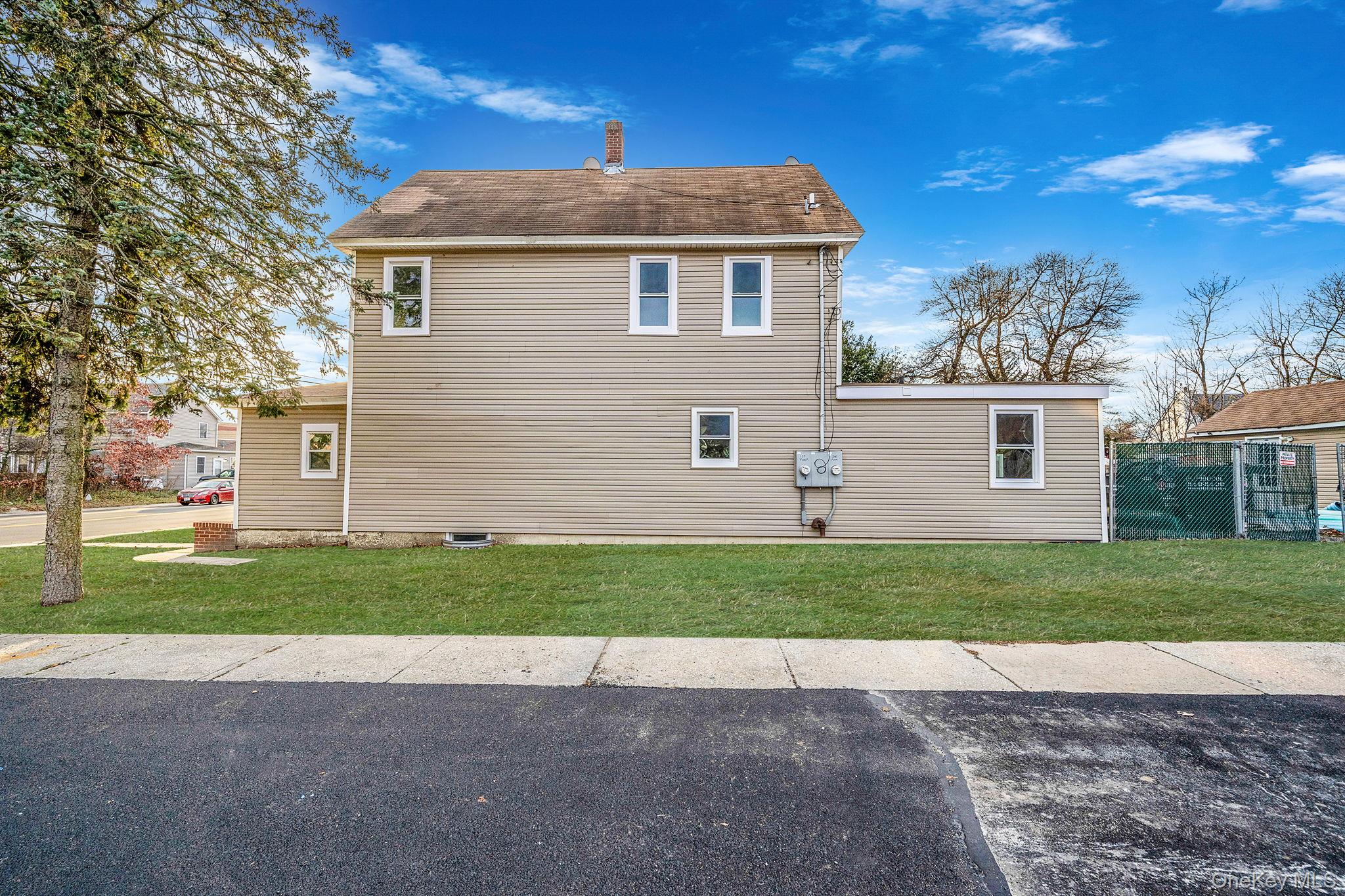 45 Redington Street, Bay Shore, NY 11706