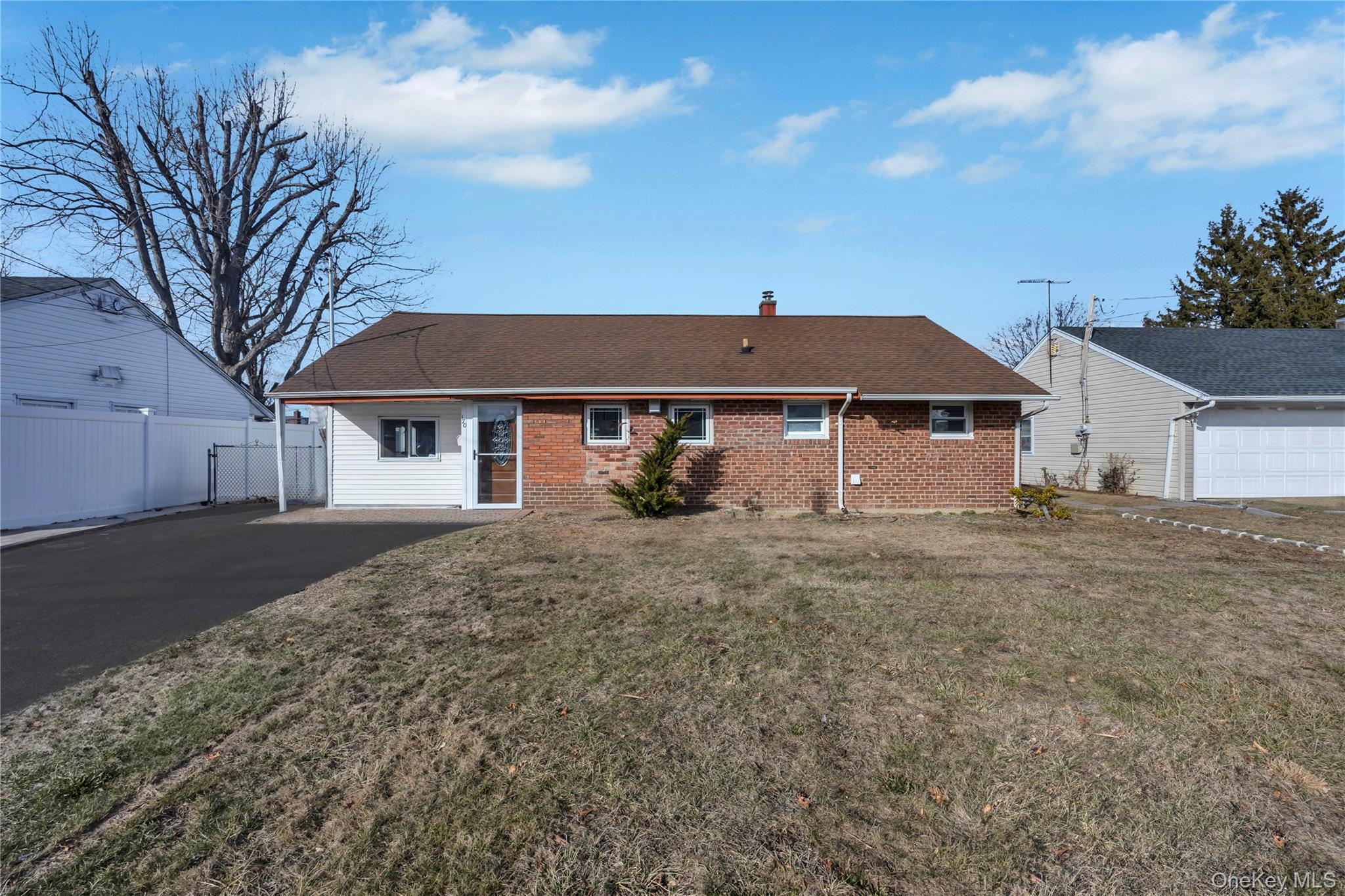 170 5th Street, Hicksville, NY 11801