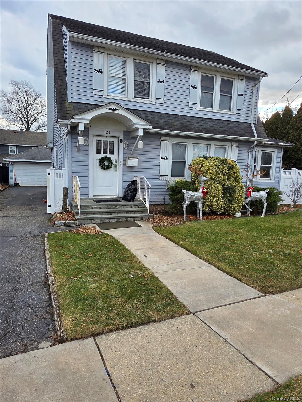 121 4th Street, Hicksville, NY 11801