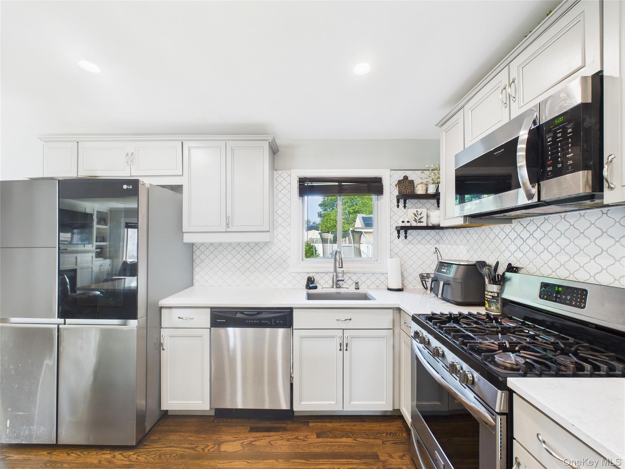 554 S 8th Street, Lindenhurst, NY 11757