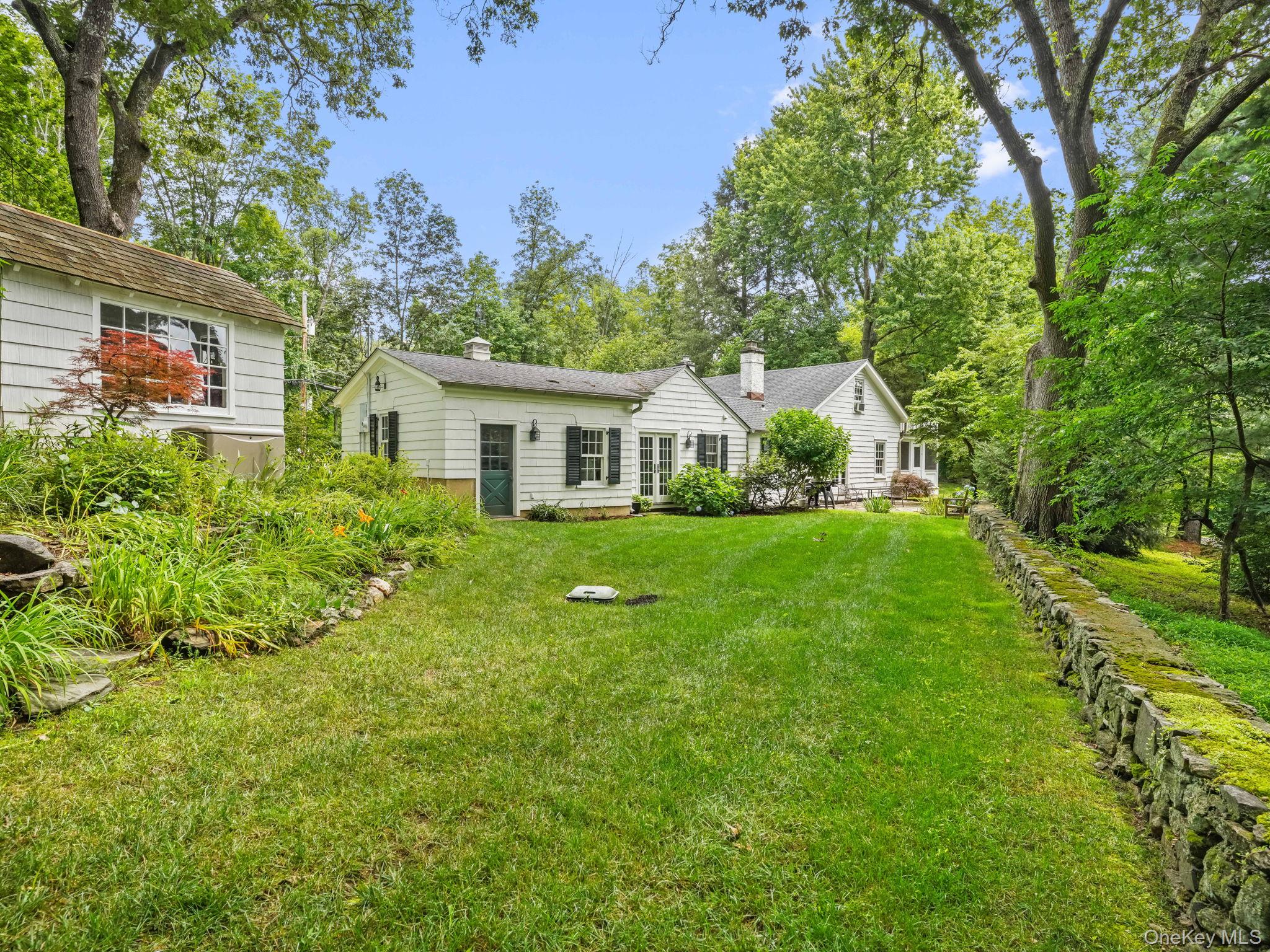 8 S Bedford Road, Pound Ridge, NY 10576
