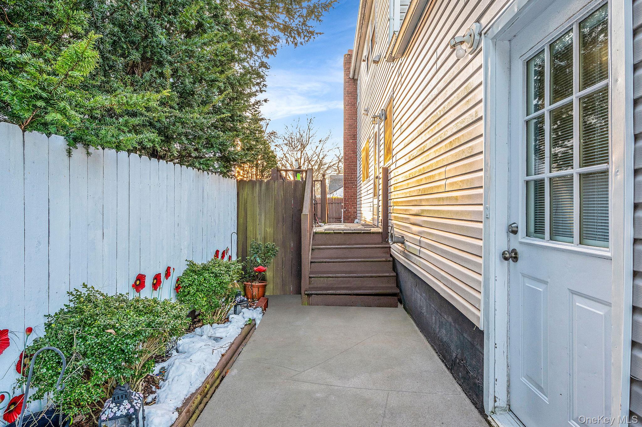 15 Macon Street, Lindenhurst, NY 11757