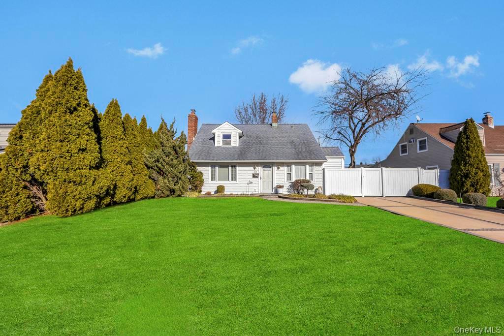 23 Haven Lane, Levittown, NY 11756