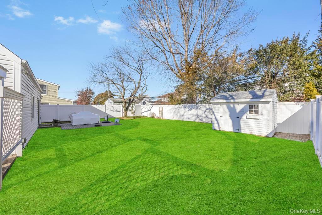 23 Haven Lane, Levittown, NY 11756