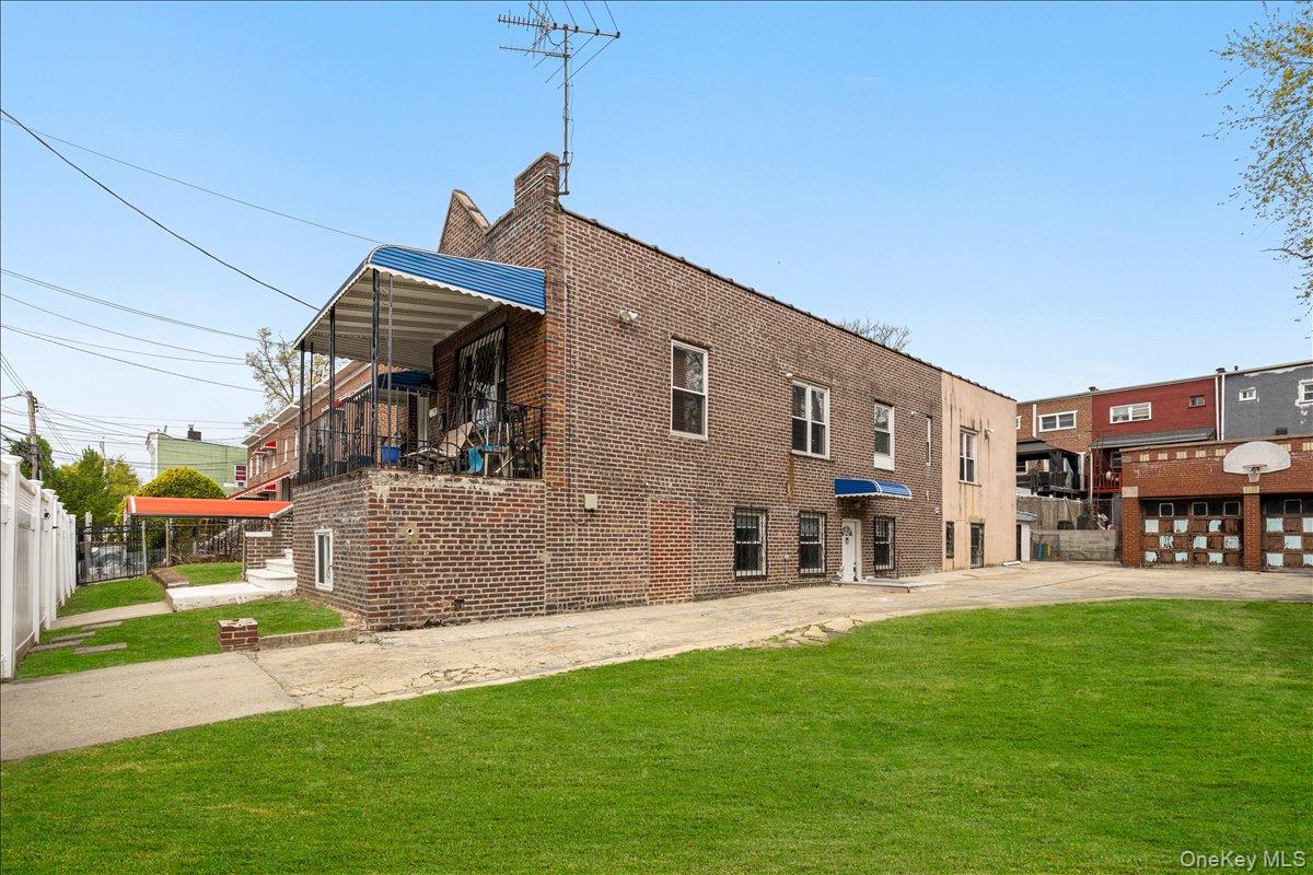 1021 E 213th Street, Bronx, NY 10469