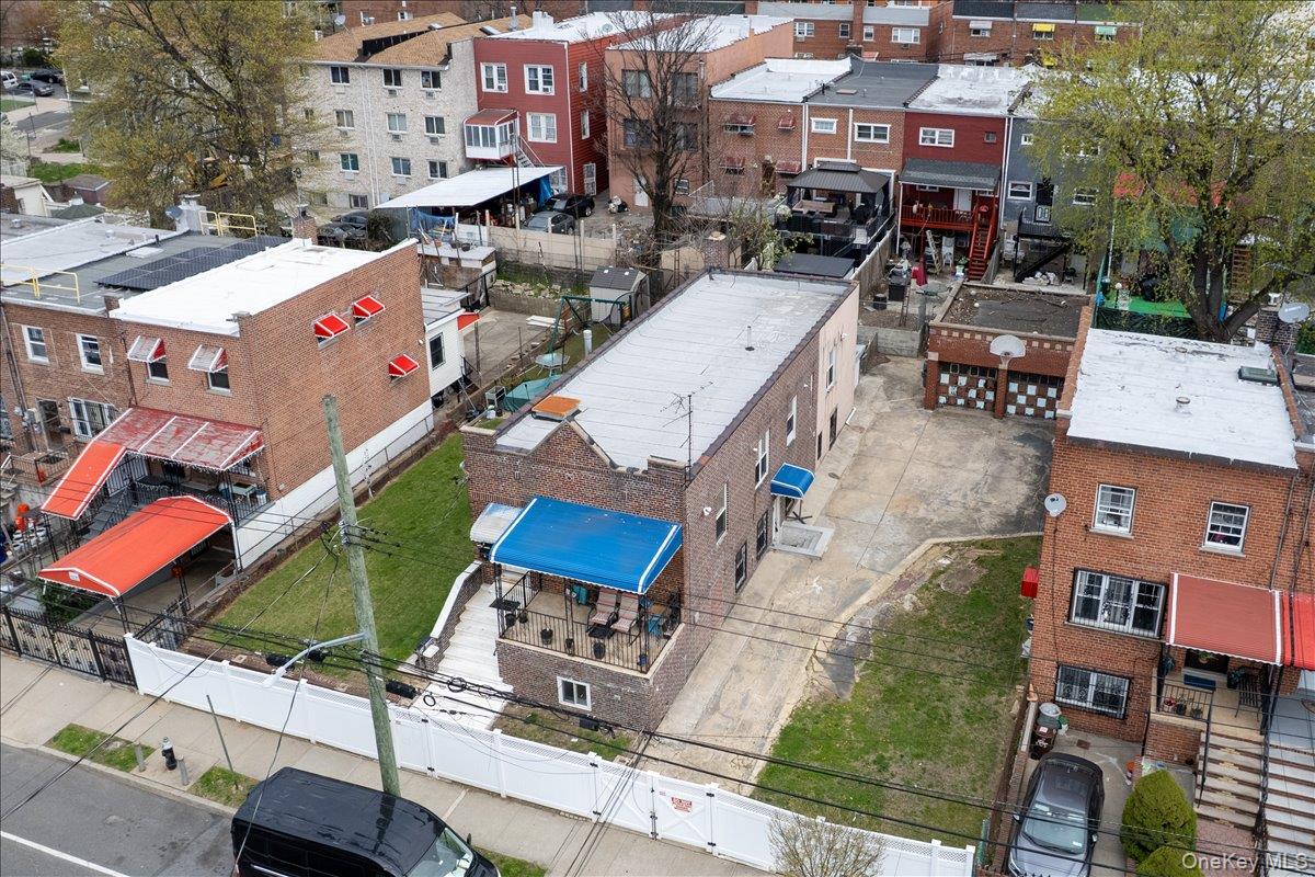 1021 E 213th Street, Bronx, NY 10469