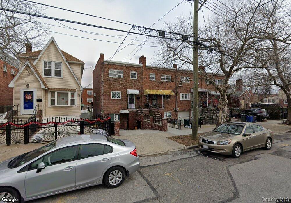 238A Throgs Neck Boulevard # A, Bronx, NY 10465