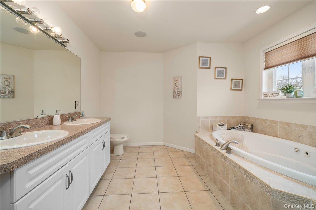 18 Coach House Court, Newburgh, NY 12553