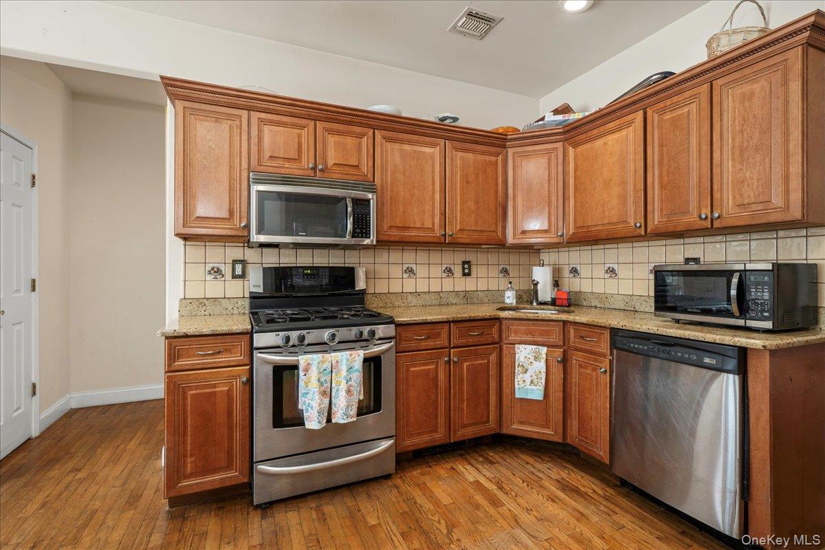 18 Coach House Court, Newburgh, NY 12553