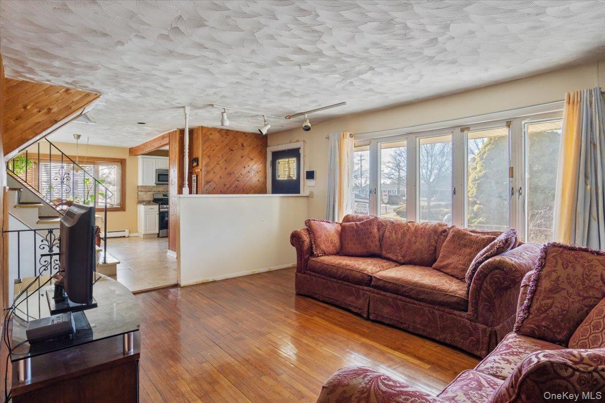 25 Ford Drive W, Massapequa, NY 11758