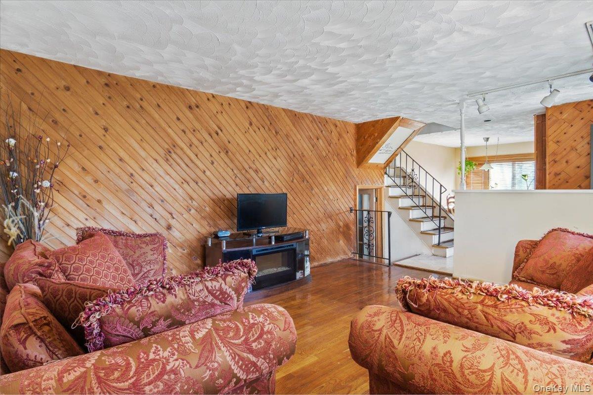 25 Ford Drive W, Massapequa, NY 11758