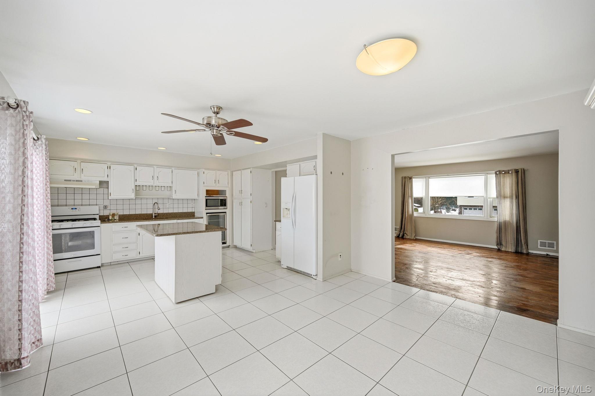 40 Pittsford Way, Nanuet, NY 10954