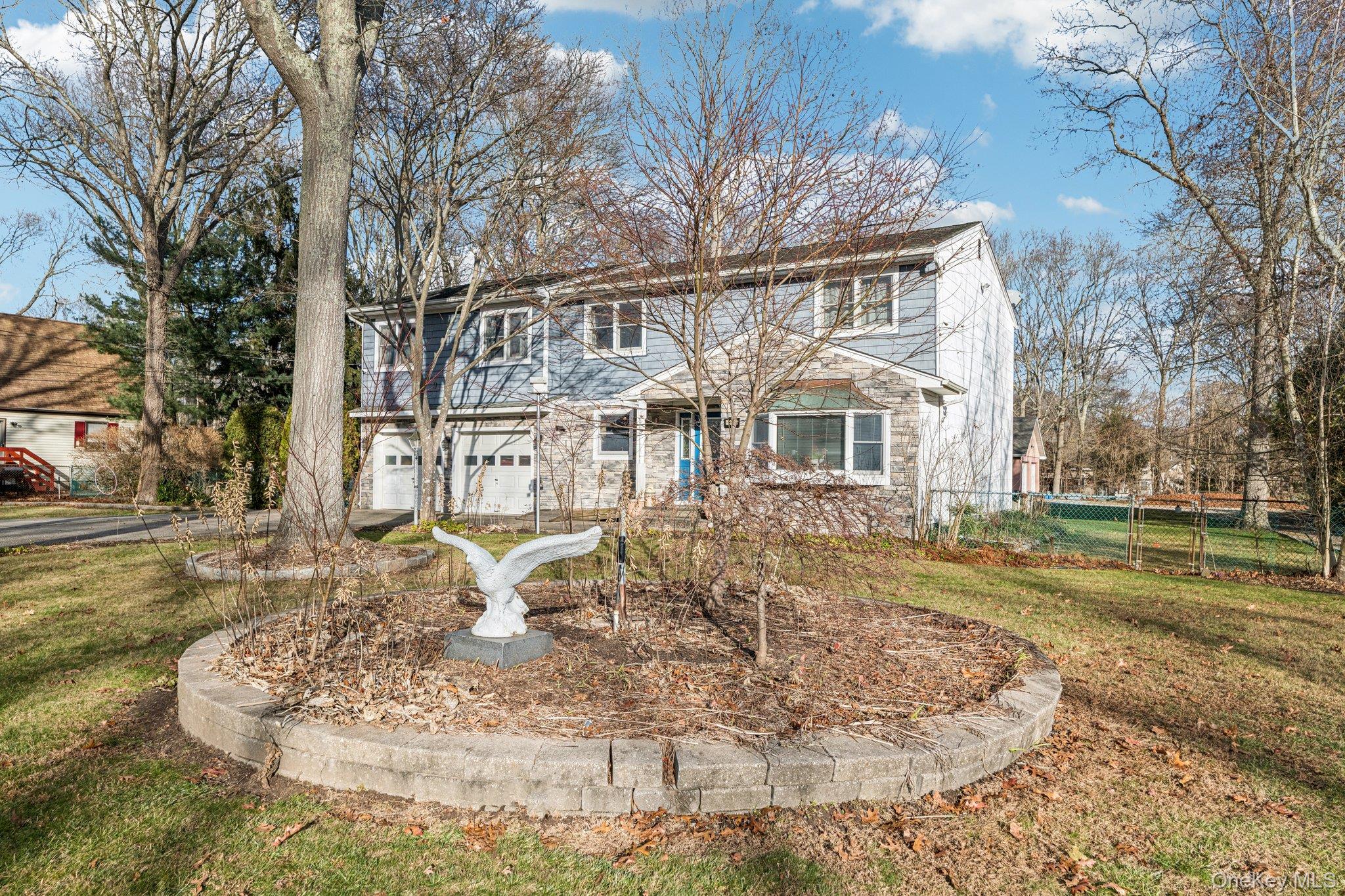98 Auborn Avenue, Shirley, NY 11967