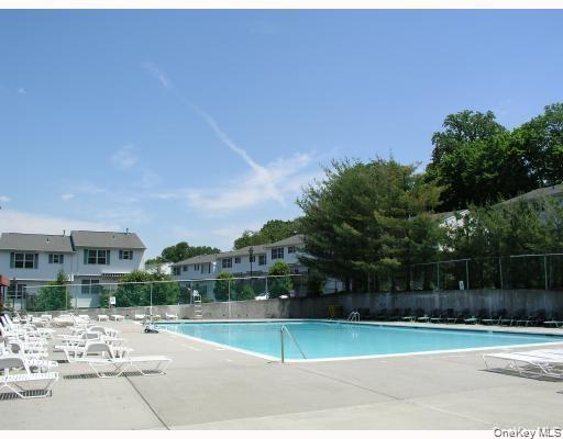 66 Bon Aire Circle # P-7, Suffern, NY 10901