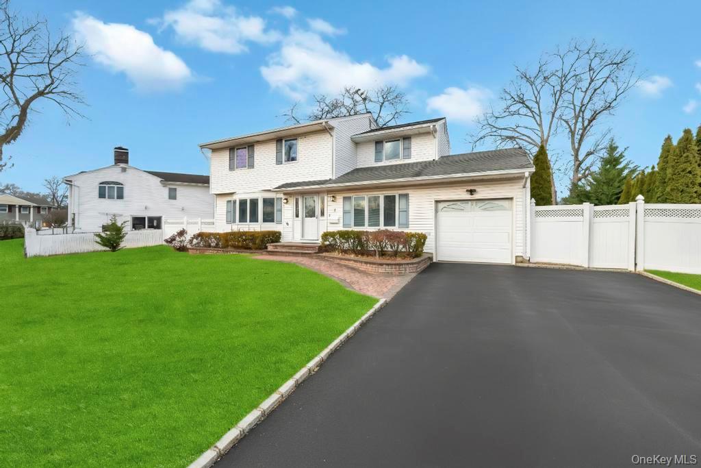 7 Carto Circle, Deer Park, NY 11729