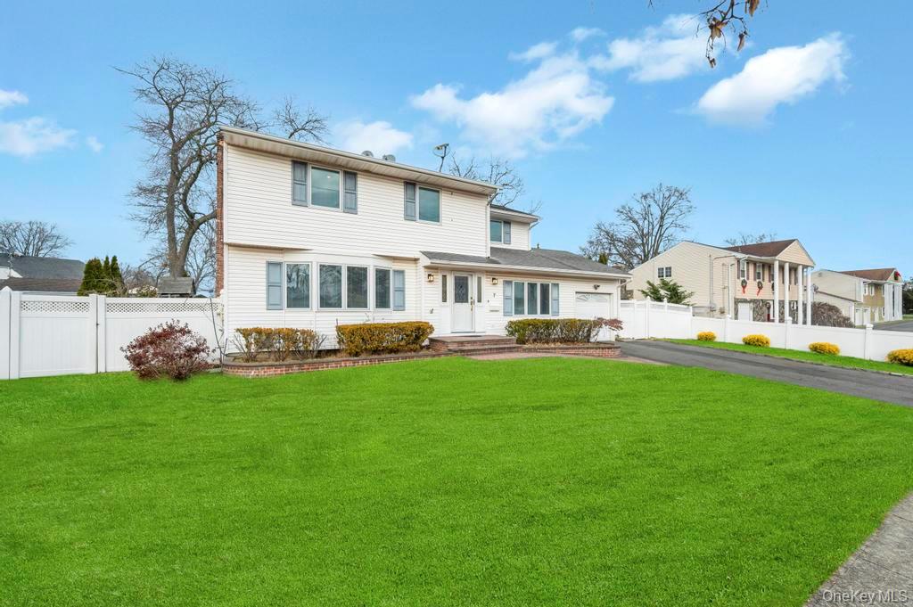 7 Carto Circle, Deer Park, NY 11729