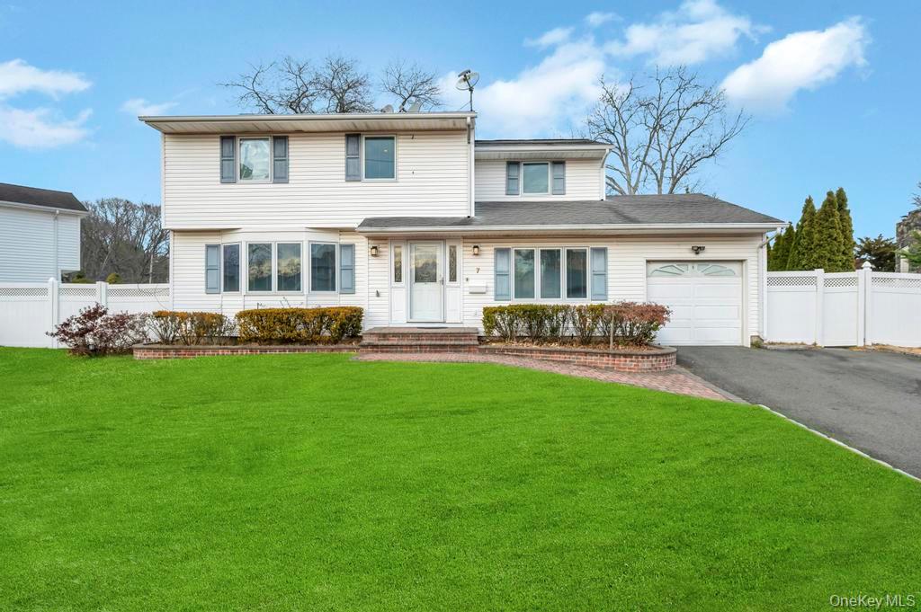 7 Carto Circle, Deer Park, NY 11729