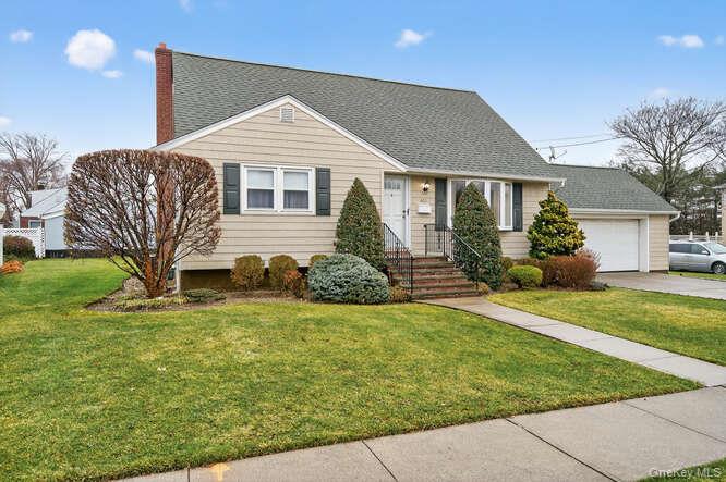 400 Foch Boulevard, Mineola, NY 11501