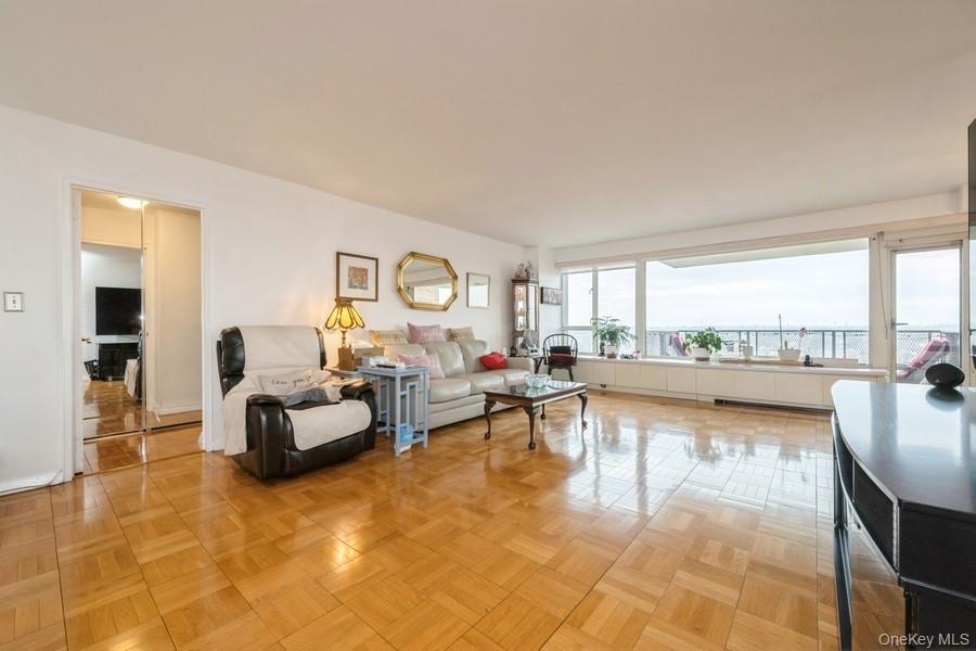 166-25 Powells Cove Boulevard # 18G, Beechhurst, NY 11357