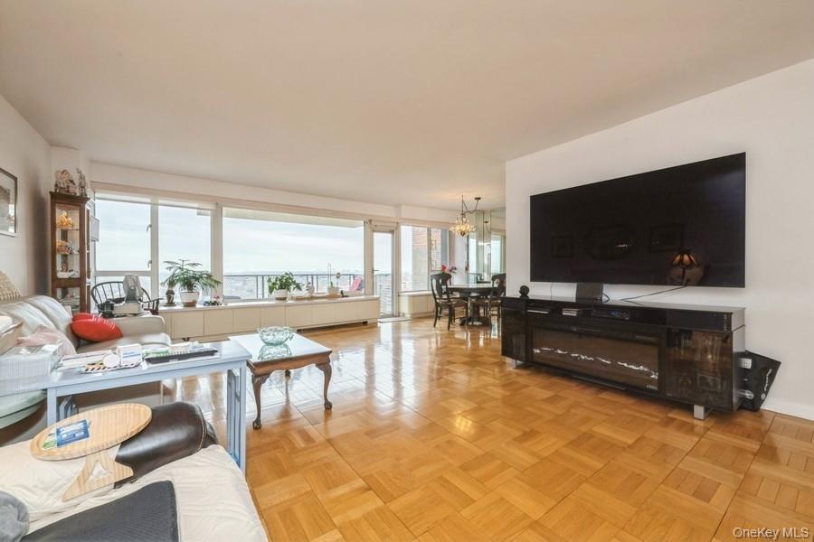 166-25 Powells Cove Boulevard # 18G, Beechhurst, NY 11357