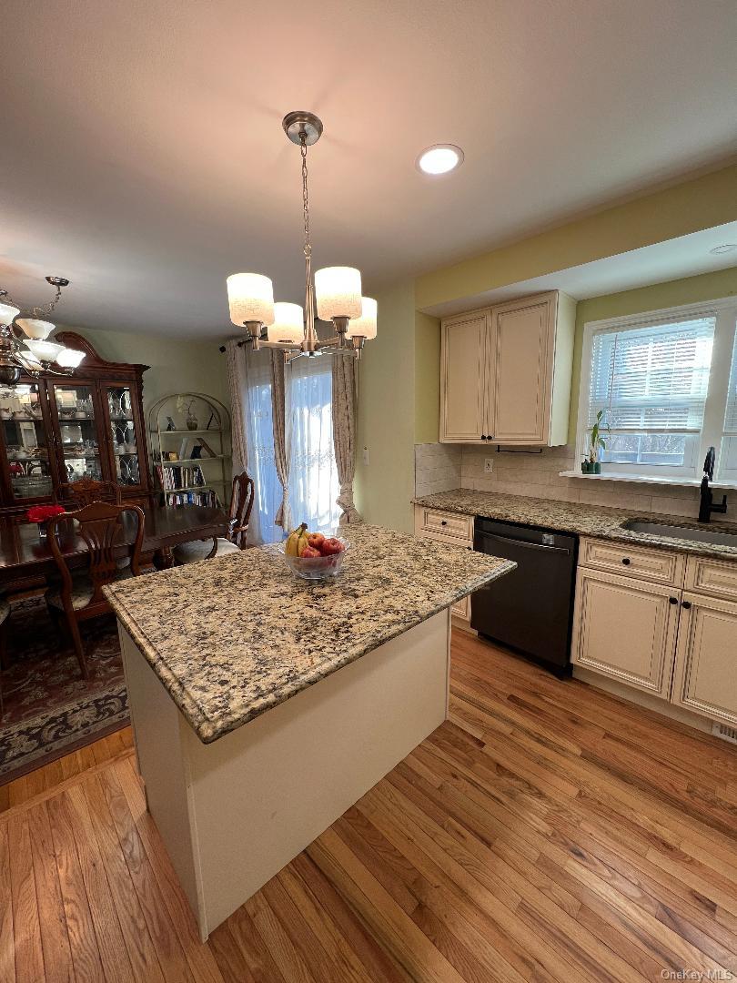 1 Bristol Court, New City, NY 10956