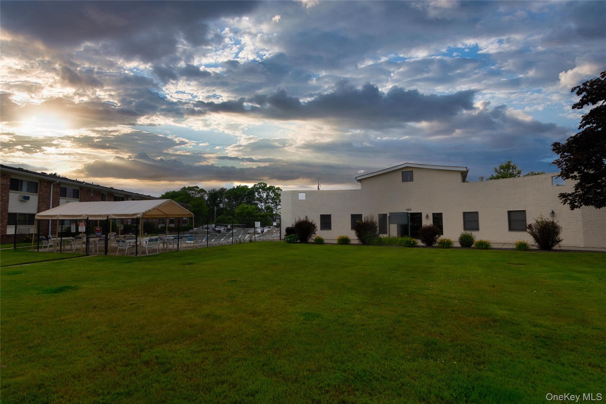 2449 F Union Boulevard # 9B, Islip, NY 11751