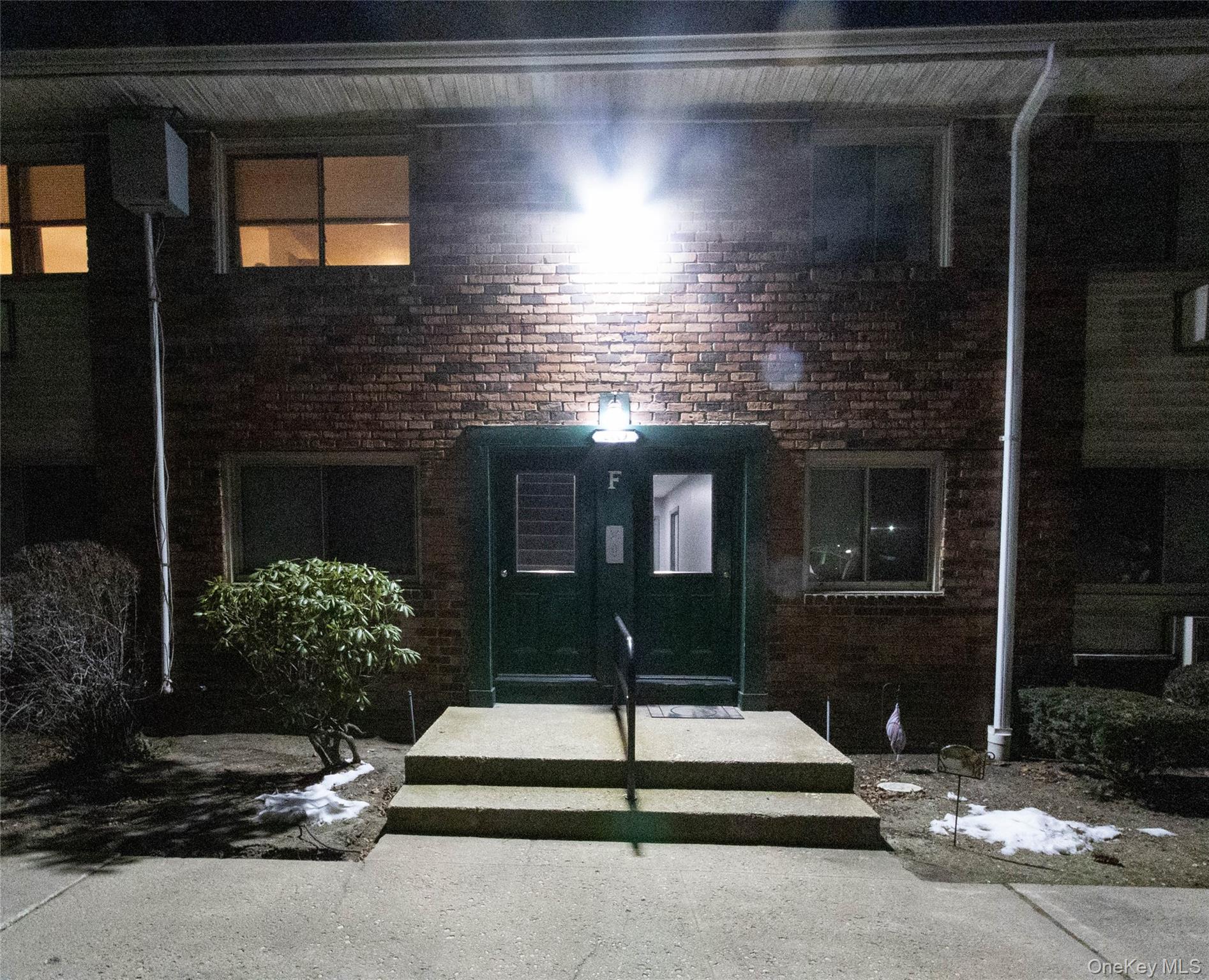 2449 F Union Boulevard # 9B, Islip, NY 11751