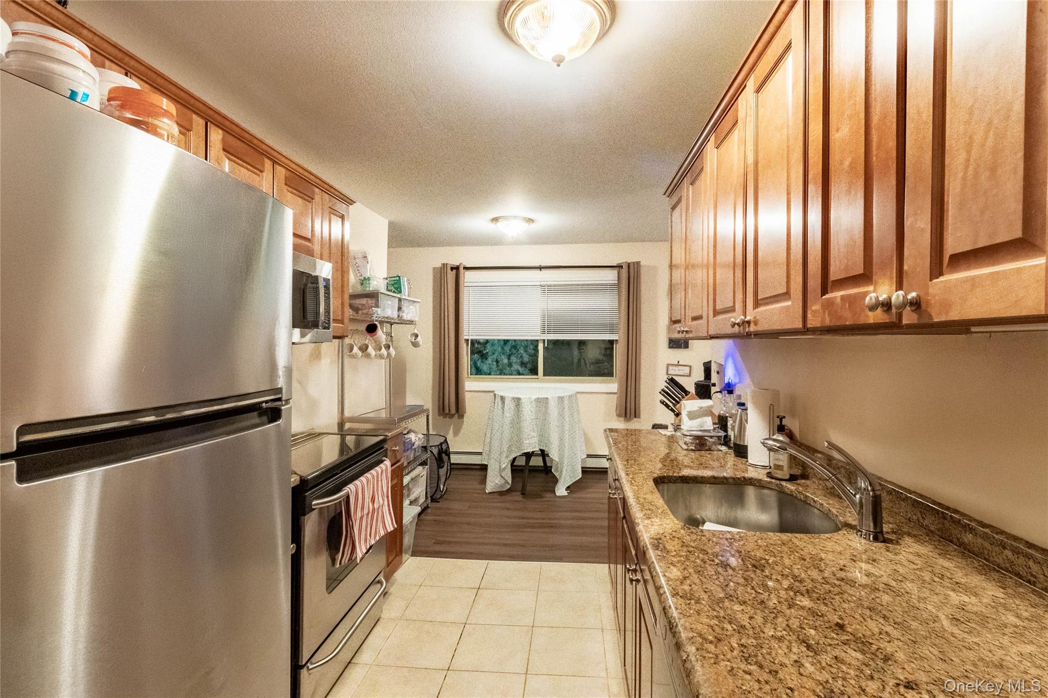 2449 F Union Boulevard # 9B, Islip, NY 11751